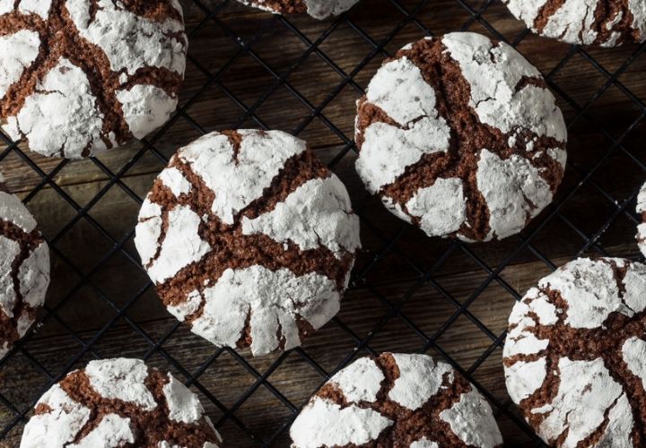 Indulge in Delicious Chocolate Crinkle Cookies