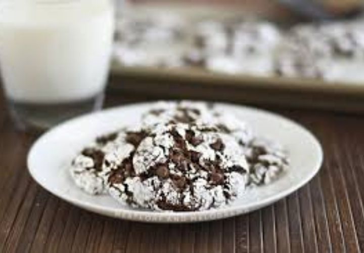 Indulge in Delicious Chocolate Crinkle Cookies