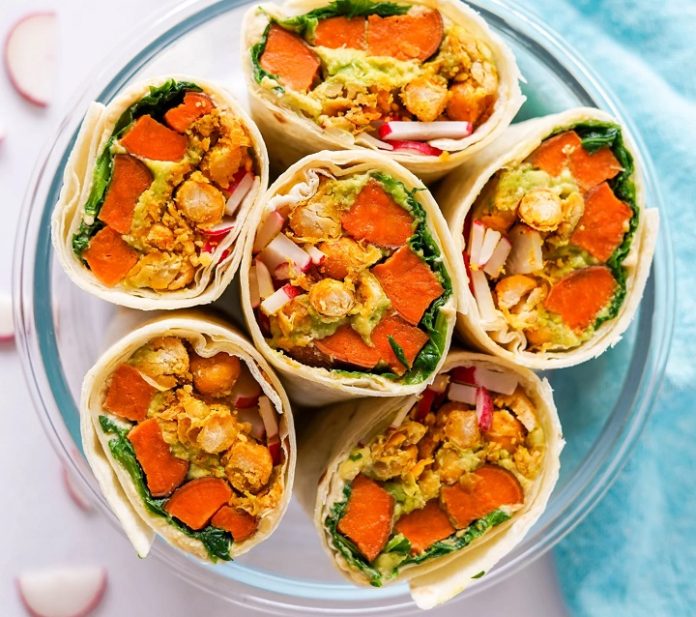 Mini wraps filled with chickpeas and potatoes