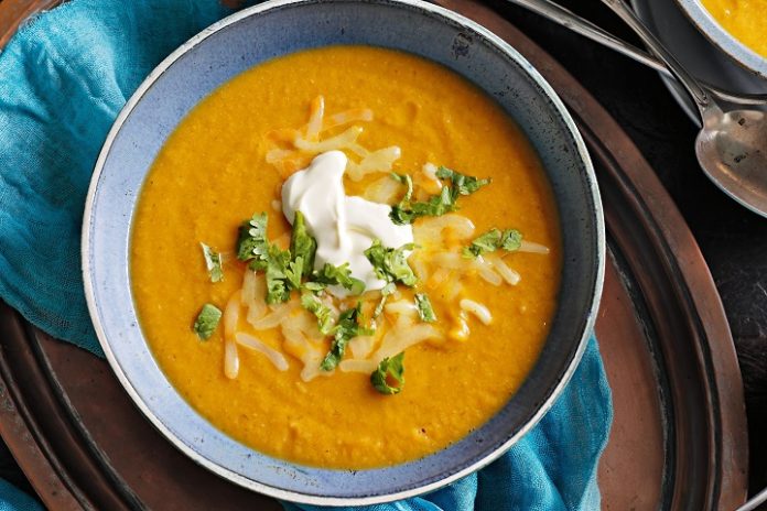 Spicy soup featuring pumpkin and chickpeas