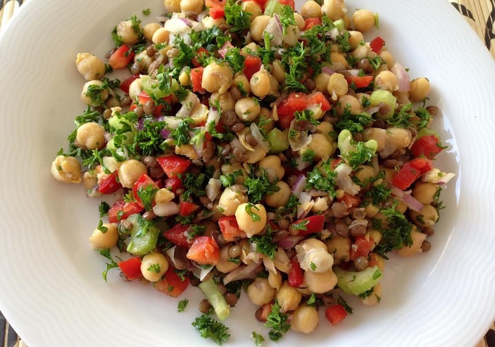 Wholesome Salad with Chickpeas and Lentils